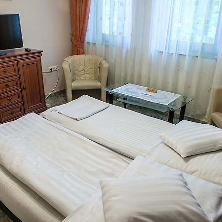 Bl Luxus Apartman Segedyn Zewnętrze zdjęcie